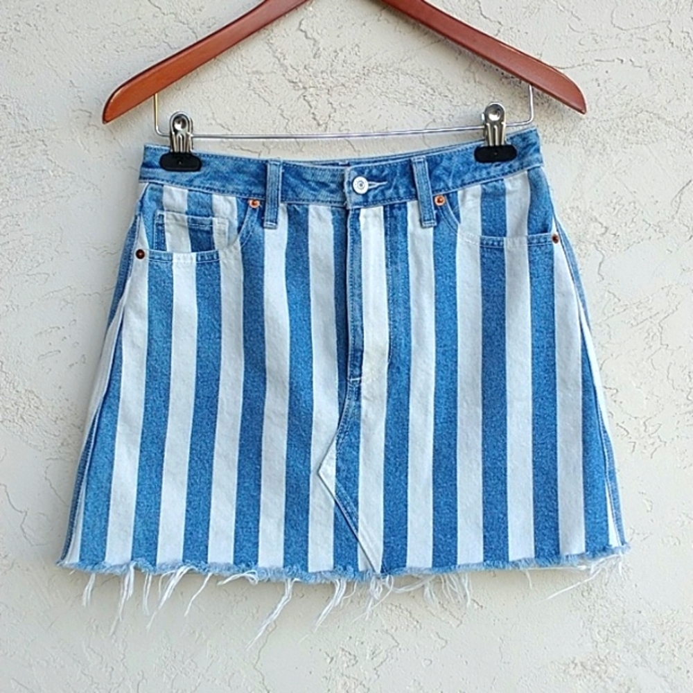 ABERCROMBIE & FITCH Natural Rise Mini Denim Skirt Frayed Hem 100% Cotton Size 6